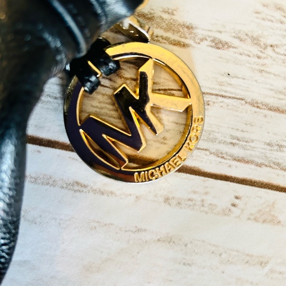 Micheal kohrs braided hobo bag - Picture 3 of 3